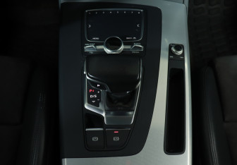 Подержанный автомобиль Audi Q5 2017 года (16 фото)