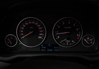 Подержанный автомобиль BMW X3 2013 года (11 фото)