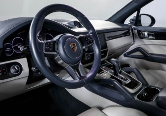 Подержанный автомобиль Porsche Cayenne 2019 года (14 фото)