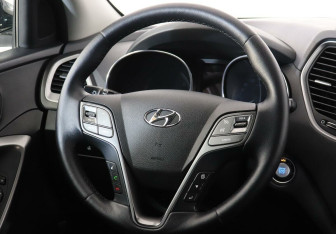 Подержанный автомобиль Hyundai Santa Fe 2016 года (10 фото)