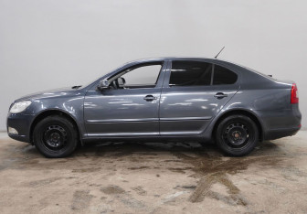 Подержанный автомобиль Skoda Octavia Liftback 2011 года (8 фото)