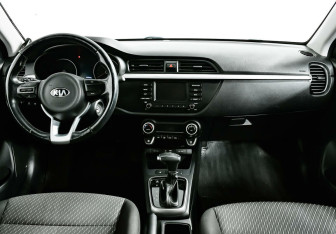 Подержанный автомобиль Kia Rio Hatchback 2019 года (9 фото)