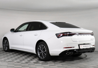 Подержанный автомобиль Geely Preface 2024 года (7 фото)
