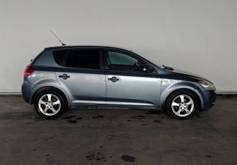 Подержанный автомобиль Kia Ceed Hatchback 2007 года (8 фото)
