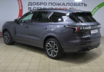 Подержанный автомобиль Lynk&Co 09 2023 года (6 фото)