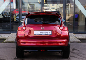 Подержанный автомобиль Nissan Juke 2014 года (5 фото)
