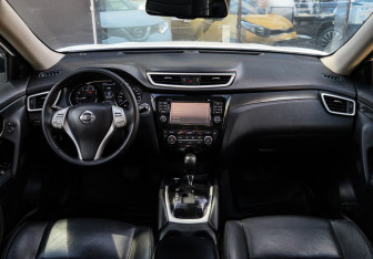 Подержанный автомобиль Nissan X-Trail 2015 года (9 фото)