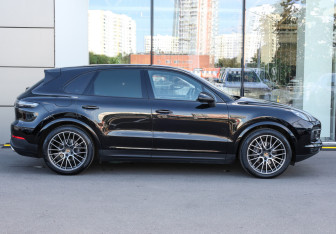 Подержанный автомобиль Porsche Cayenne 2021 года (4 фото)