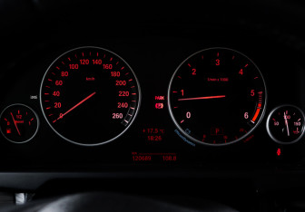 Подержанный автомобиль BMW X5 2014 года (11 фото)