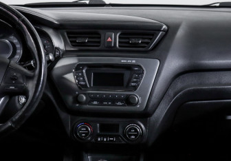 Подержанный автомобиль Kia Rio Sedan 2013 года (13 фото)