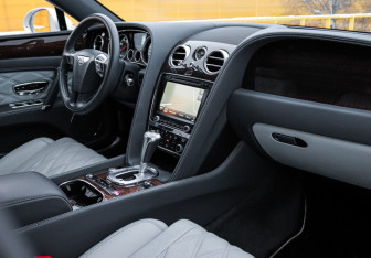 Подержанный автомобиль Bentley Flying Spur 2014 года (7 фото)