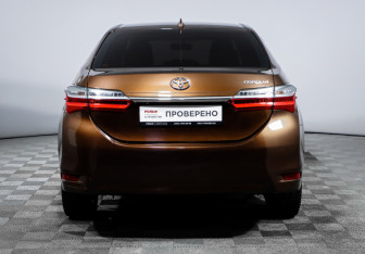 Подержанный автомобиль Toyota Corolla Sedan 2017 года (6 фото)