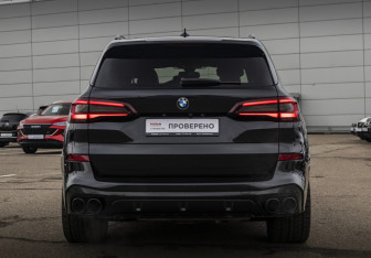 Подержанный автомобиль BMW X5 2021 года (10 фото)