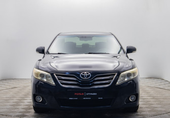 Подержанный автомобиль Toyota Camry Sedan 2011 года (8 фото)