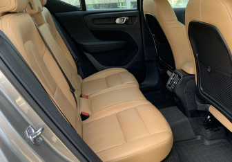 Подержанный автомобиль Volvo XC40 2021 года (22 фото)
