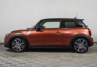 Подержанный автомобиль MINI Hatch 2020 года (10 фото)