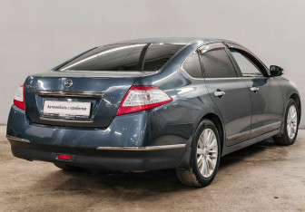 Подержанный автомобиль Nissan Teana 2012 года (5 фото)