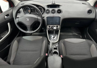 Подержанный автомобиль Peugeot 308 Hatchback 2010 года (11 фото)