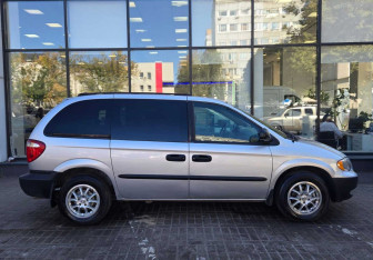 Подержанный автомобиль Dodge Caravan 2004 года (4 фото)