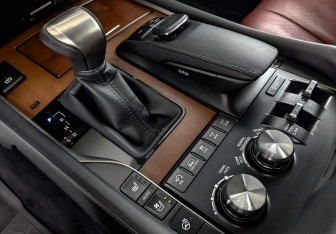 Подержанный автомобиль Lexus LX 2017 года (21 фото)