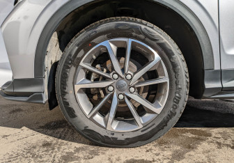 Подержанный автомобиль Geely Coolray 2023 года (12 фото)