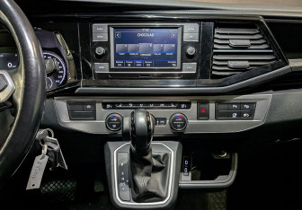 Подержанный автомобиль Volkswagen Multivan 2020 года (17 фото)