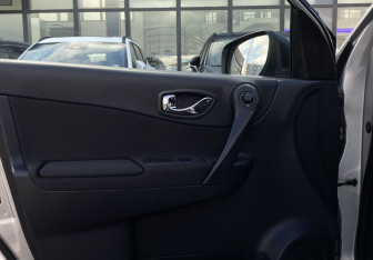 Подержанный автомобиль Renault Koleos 2012 года (18 фото)