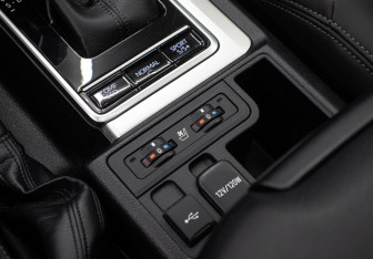 Подержанный автомобиль Toyota Land Cruiser Prado 2023 года (16 фото)