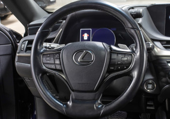 Подержанный автомобиль Lexus ES 2018 года (15 фото)