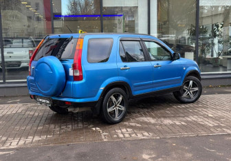 Подержанный автомобиль Honda CR-V 2004 года (8 фото)