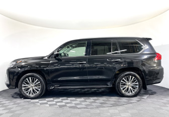 Подержанный автомобиль Lexus LX 2021 года (8 фото)