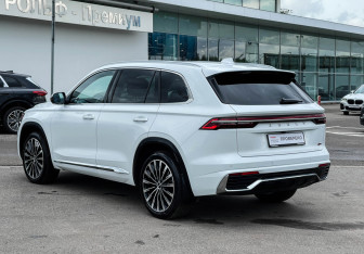 Подержанный автомобиль Geely Monjaro 2025 года (7 фото)