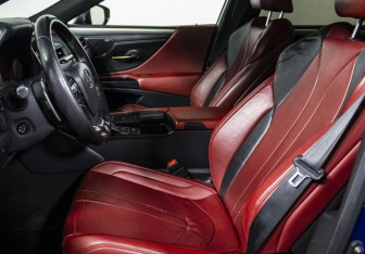 Подержанный автомобиль Lexus ES 2019 года (12 фото)