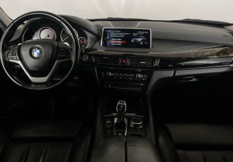 Подержанный автомобиль BMW X6 2016 года (12 фото)