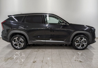 Подержанный автомобиль Geely Atlas 2024 года (4 фото)