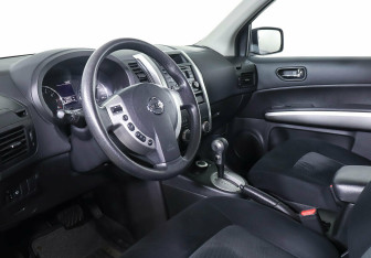 Подержанный автомобиль Nissan X-Trail 2012 года (11 фото)