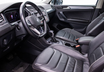 Подержанный автомобиль Volkswagen Tiguan 2021 года (10 фото)