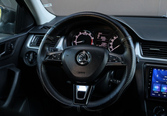 Подержанный автомобиль Skoda Rapid Liftback 2017 года (11 фото)