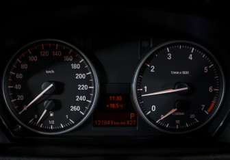 Подержанный автомобиль BMW X1 2013 года (11 фото)