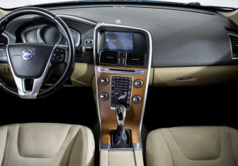 Подержанный автомобиль Volvo XC60 2013 года (11 фото)