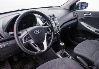 Подержанный автомобиль Hyundai Solaris Hatchback 2012 года (9 фото)