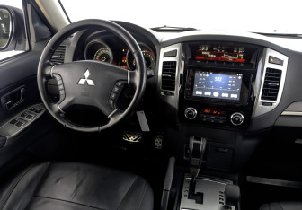 Подержанный автомобиль Mitsubishi Pajero 2018 года (28 фото)