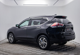 Подержанный автомобиль Nissan X-Trail 2017 года (7 фото)