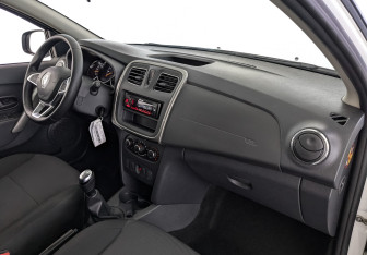 Подержанный автомобиль Renault Sandero 2020 года (13 фото)