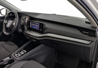 Подержанный автомобиль Skoda Octavia Liftback 2021 года (13 фото)