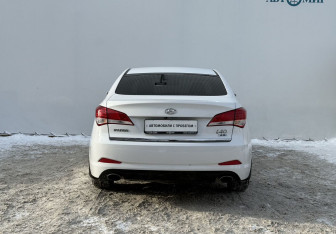 Подержанный автомобиль Hyundai i40 Sedan 2013 года (6 фото)