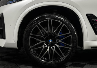 Подержанный автомобиль BMW X5 M 2024 года (7 фото)