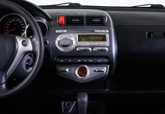 Подержанный автомобиль Honda Jazz 2006 года (13 фото)