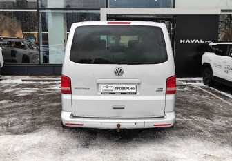 Подержанный автомобиль Volkswagen Multivan 2013 года (6 фото)