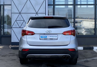 Подержанный автомобиль Hyundai Santa Fe 2014 года (6 фото)